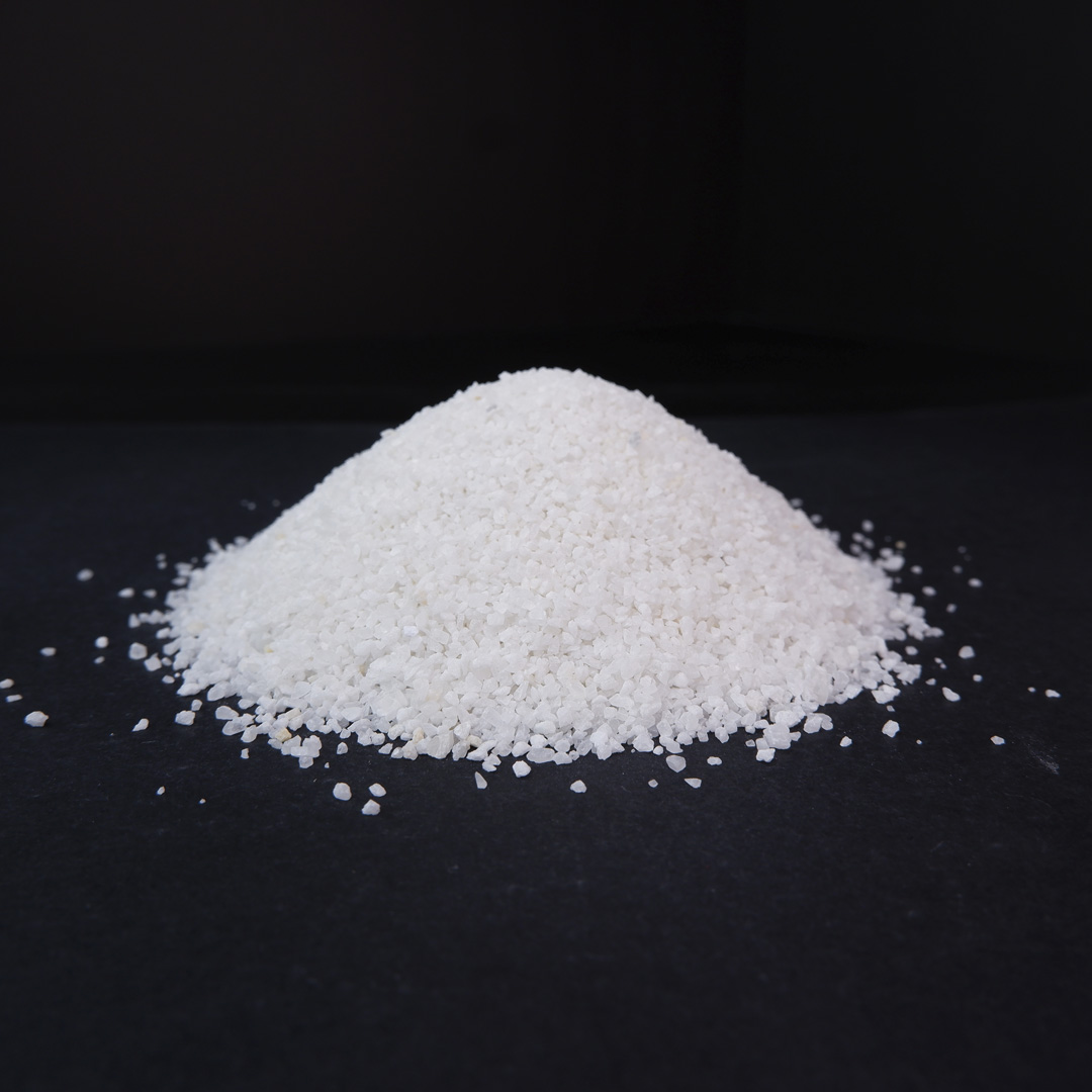 Белый мраморный песок РИФ 1-1,5 мм_кучка
